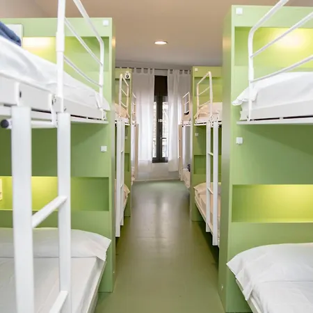 Sant Jordi Sagrada Familia Albergue Barcelona