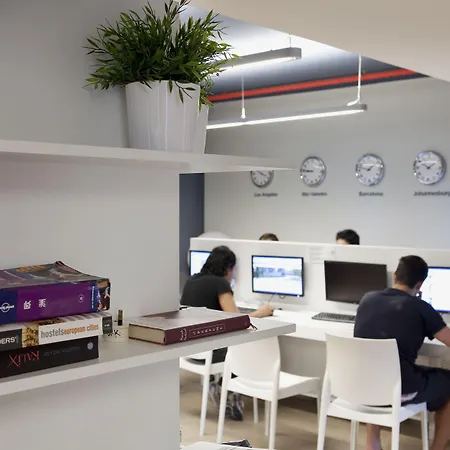 Sant Jordi Sagrada Familia Hostel