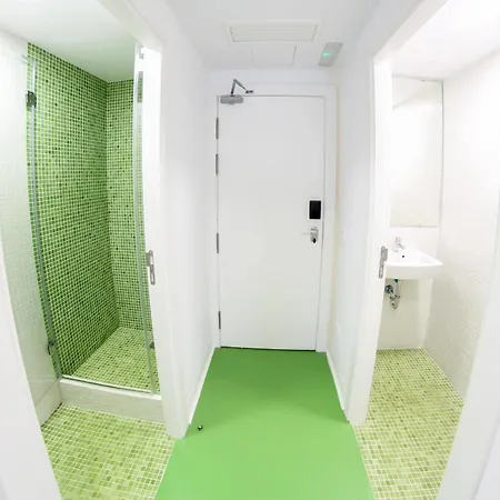 Sant Jordi Sagrada Familia Albergue Barcelona