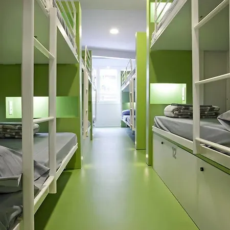 Albergue Sant Jordi Sagrada Familia *