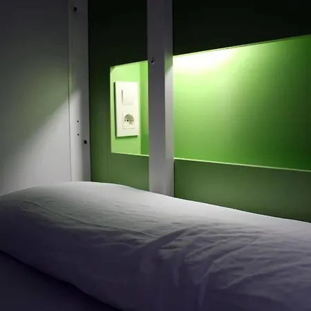Sant Jordi Sagrada Familia Albergue *