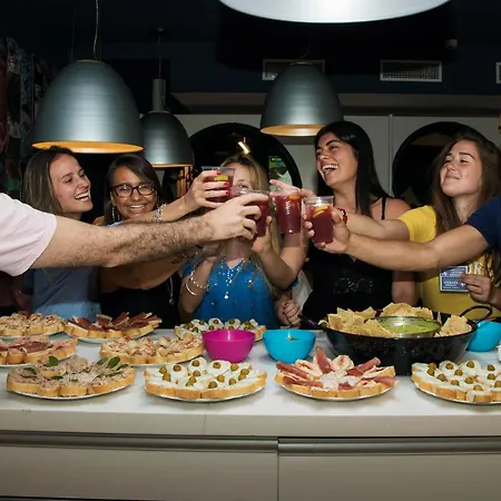 Albergue Sant Jordi Sagrada Familia *