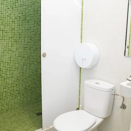 Sant Jordi Sagrada Familia Albergue *