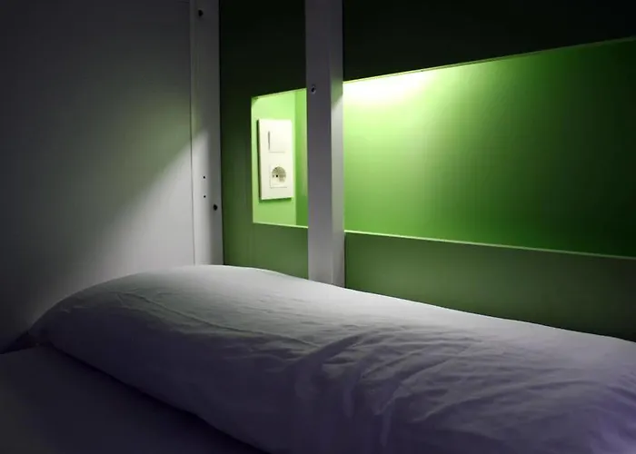Sant Jordi Sagrada Familia Albergue *
